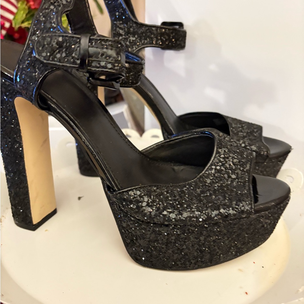 Micheal kors Kincaid diamond black heels size 9